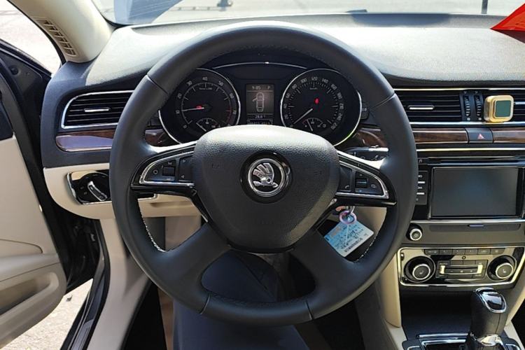 Used Skoda Superb 2013 1.8TSI Automatic Yashi Edition Steering Wheel
