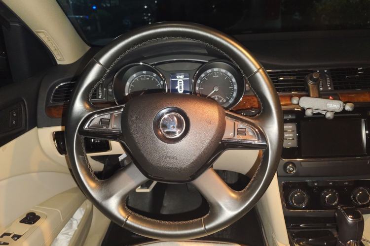 Used Skoda Superb 2013 1.8TSI Automatic MingShi Edition Steering Wheel