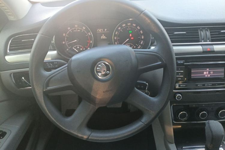 Used Skoda Superb 2013 1.4TSI DSG Sport Edition Steering Wheel