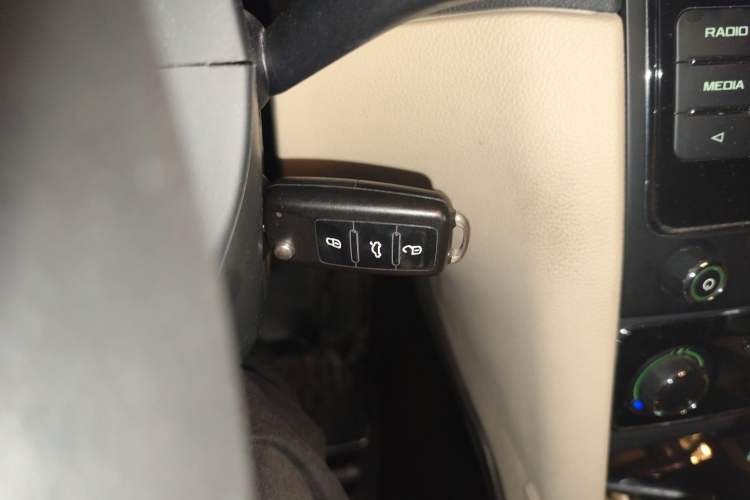 Used Skoda Superb 2013 1.8TSI Automatic MingShi Edition Vehicle Key