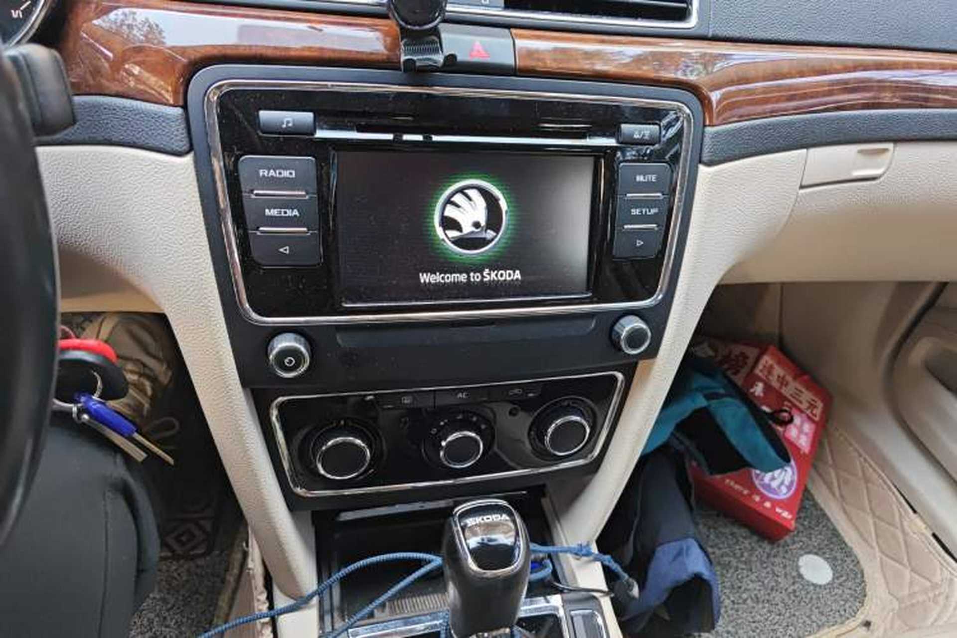 Used Skoda Superb 2013 1.8TSI Automatic MingShi Edition Audio And AC Panel