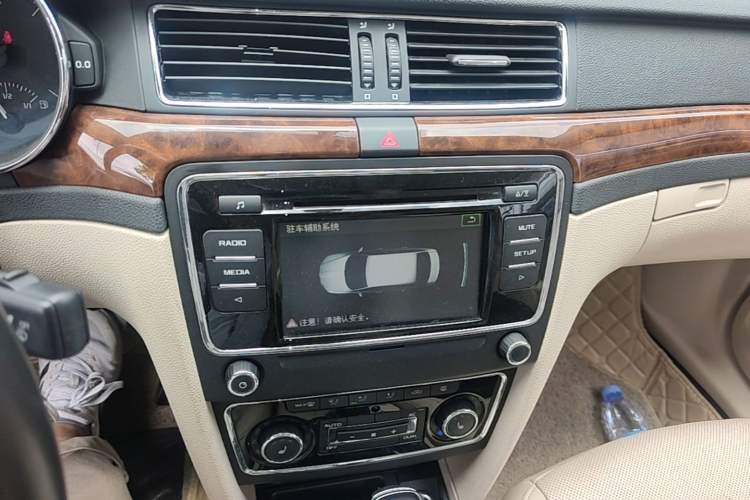 Used Skoda Superb 2013 1.8TSI Automatic Yashi Edition Audio And AC Panel