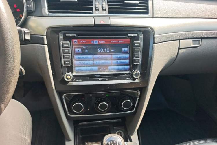 Used Skoda Superb 2013 1.4TSI Manual Shengshi Edition Audio And AC Panel