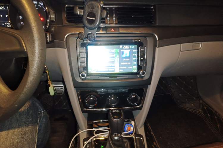 Used Skoda Superb 2013 1.4TSI DSG Sport Edition Audio And AC Panel
