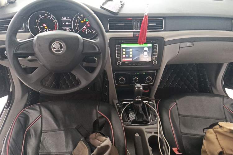 Used Skoda Superb 2013 1.4TSI DSG Sport Edition Center Console