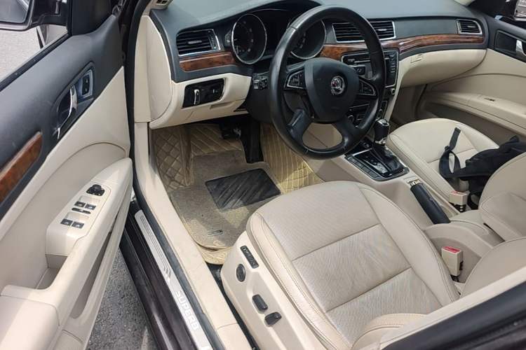 Used Skoda Superb 2013 1.8TSI Automatic Yashi Edition Driver Seat