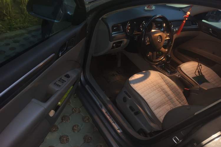 Used Skoda Superb 2013 1.8TSI Automatic Yashi Edition Driver Seat