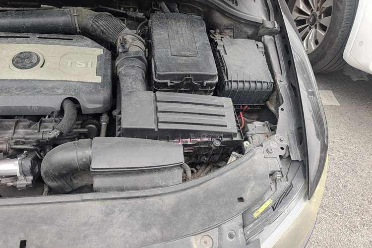 Used Skoda Superb 2013 1.8TSI Automatic Yashi Edition Engine Bay Left