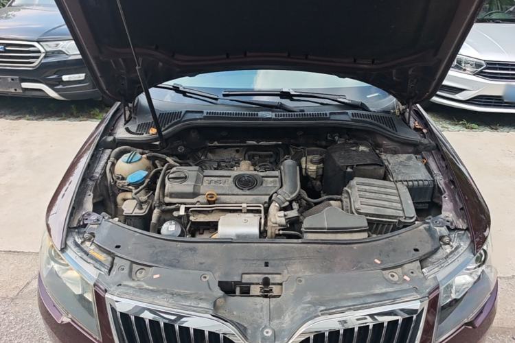 Used Skoda Superb 2013 1.4TSI Manual Shengshi Edition Engine Bay