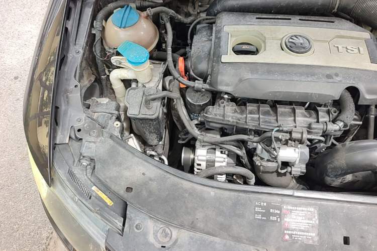 Used Skoda Superb 2013 1.8TSI Automatic Yashi Edition Engine Bay Right