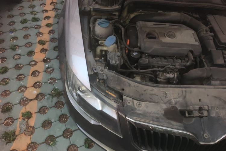Used Skoda Superb 2013 1.8TSI Automatic Yashi Edition Engine Bay Right