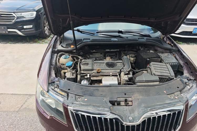 Used Skoda Superb 2013 1.4TSI Manual Shengshi Edition Engine Bay Right