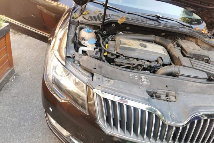 Used Skoda Superb 2013 1.8TSI Automatic Yashi Edition Engine Bay Right
