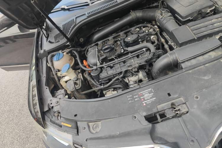 Used Skoda Superb 2013 1.8TSI Automatic Yashi Edition Engine Bay Right