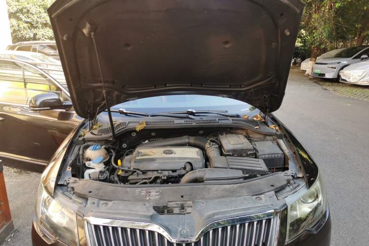 Used Skoda Superb 2013 1.8TSI Automatic Yashi Edition Engine Bay