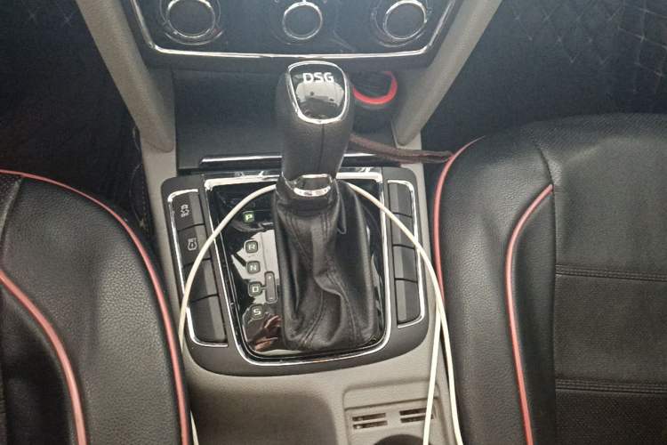 Used Skoda Superb 2013 1.4TSI DSG Sport Edition Gear Lever