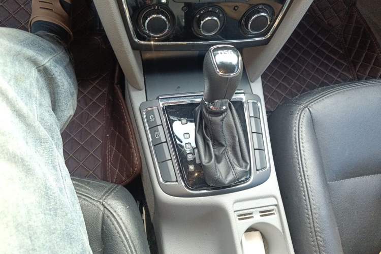 Used Skoda Superb 2013 1.4TSI DSG Sport Edition Gear Lever