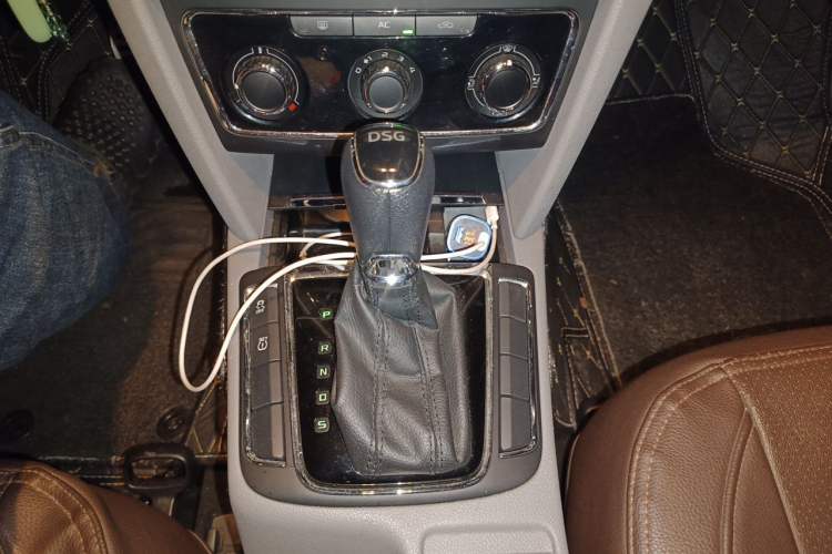 Used Skoda Superb 2013 1.4TSI DSG Sport Edition Gear Lever