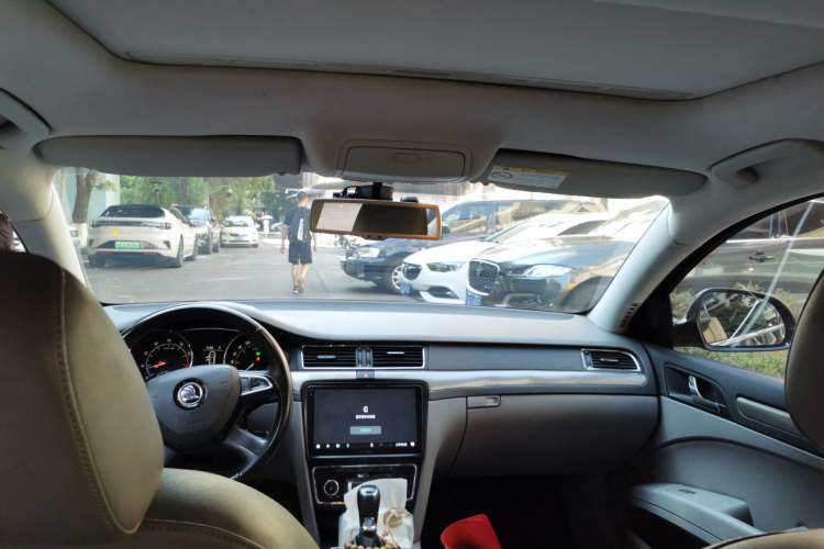 Used Skoda Superb 2013 1.8TSI Automatic Yashi Edition Headliner
