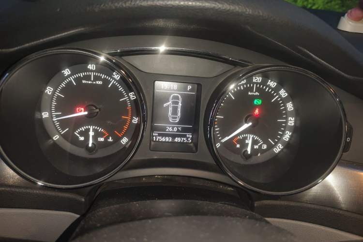 Used Skoda Superb 2013 1.8TSI Automatic Yashi Edition Instrument Cluster