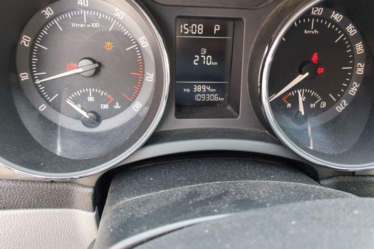 Used Skoda Superb 2013 1.4TSI DSG Sport Edition Odometer Close Up