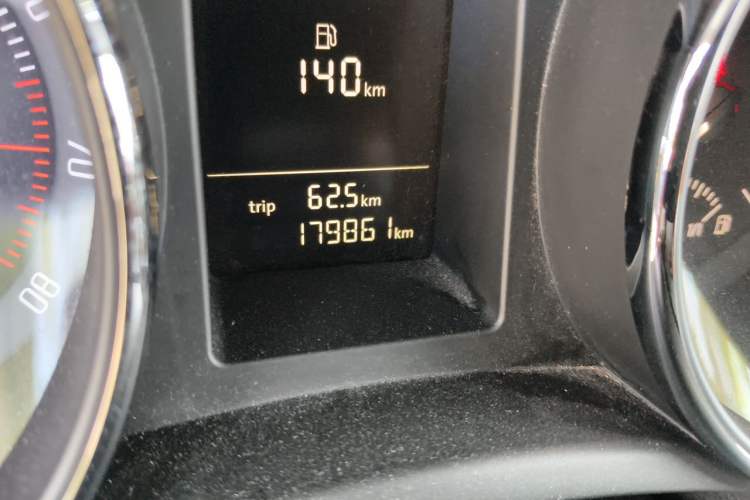 Used Skoda Superb 2013 1.4TSI DSG Sport Edition Odometer Close Up