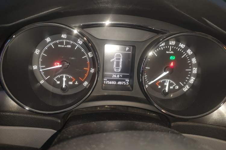 Used Skoda Superb 2013 1.8TSI Automatic Yashi Edition Odometer Close Up