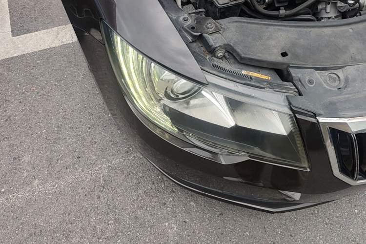 Used Skoda Superb 2013 1.8TSI Automatic Yashi Edition Right Front Headlight