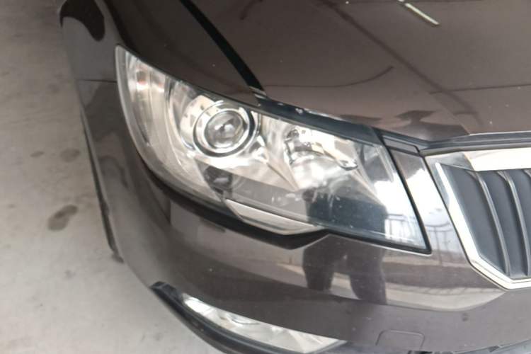 Used Skoda Superb 2013 1.4TSI DSG Sport Edition Right Front Headlight