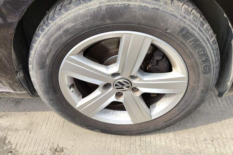 Used Skoda Superb 2013 1.4TSI DSG Sport Edition Right Front Wheel Hub