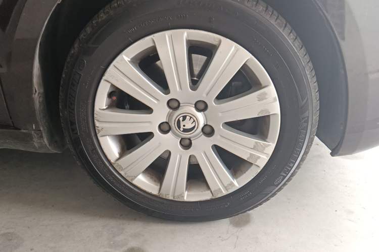 Used Skoda Superb 2013 1.4TSI DSG Sport Edition Right Front Wheel Hub