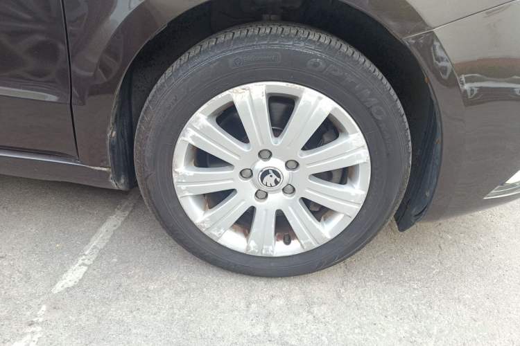 Used Skoda Superb 2013 1.4TSI DSG Sport Edition Right Front Wheel Hub