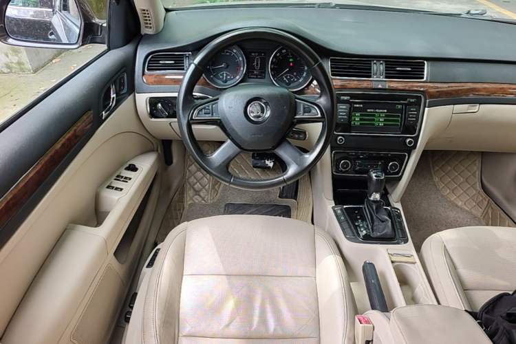 Used Skoda Superb 2013 1.8TSI Automatic Yashi Edition Steering Wheel