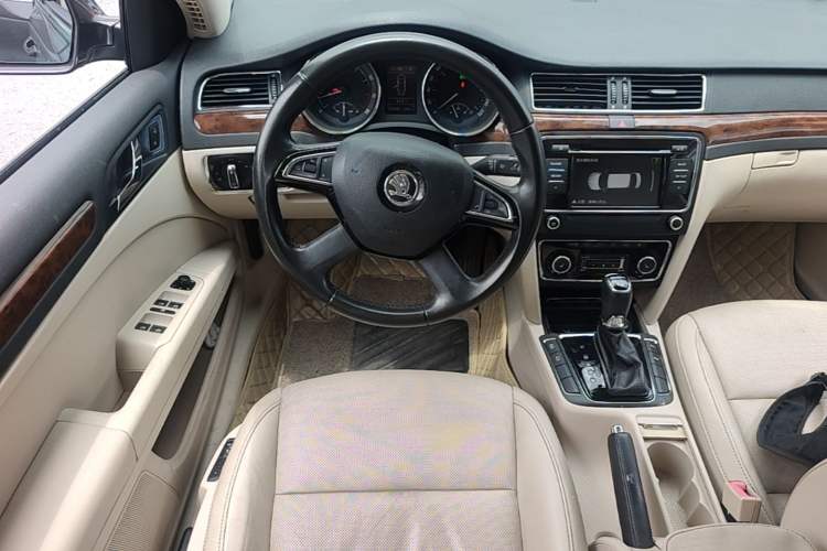 Used Skoda Superb 2013 1.8TSI Automatic Yashi Edition Steering Wheel