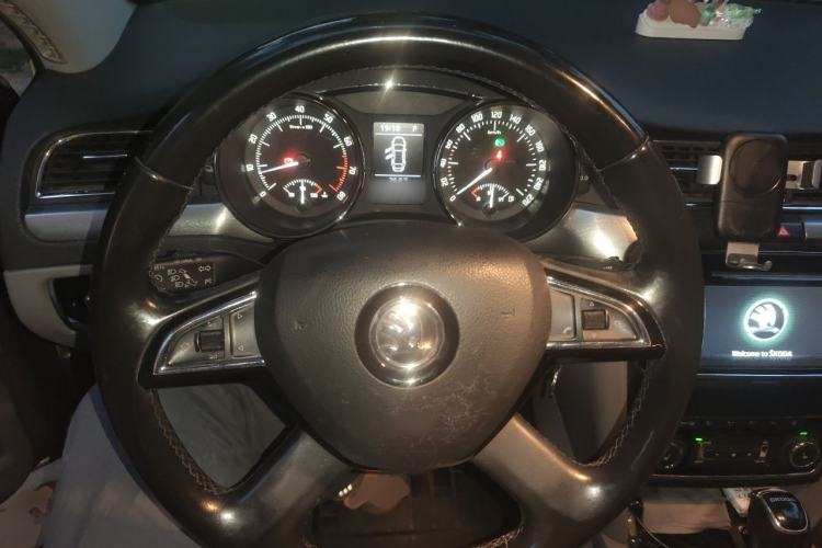 Used Skoda Superb 2013 1.8TSI Automatic Yashi Edition Steering Wheel