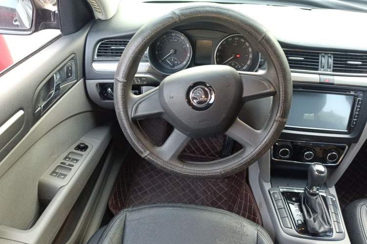 Used Skoda Superb 2013 1.4TSI DSG Sport Edition Steering Wheel
