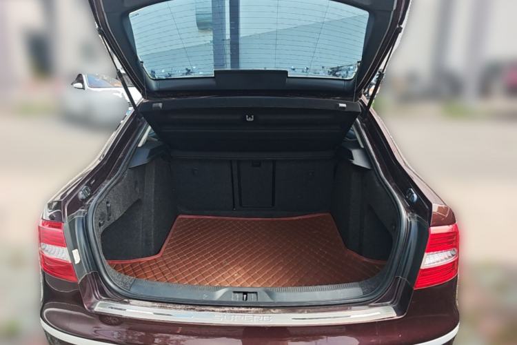 Used Skoda Superb 2013 1.4TSI Manual Shengshi Edition Trunk