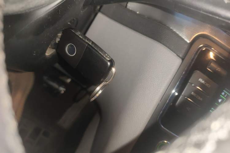 Used Skoda Superb 2013 1.8TSI Automatic Yashi Edition Vehicle Key