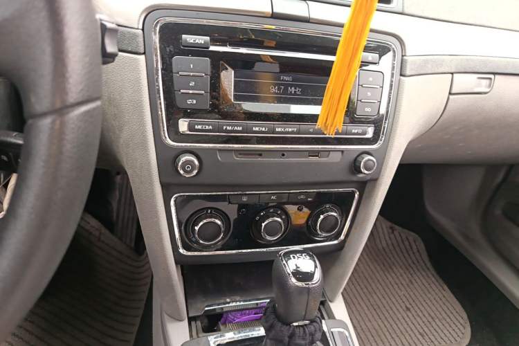 Used Skoda Superb 2013 1.4TSI DSG Sport Edition Audio And AC Panel
