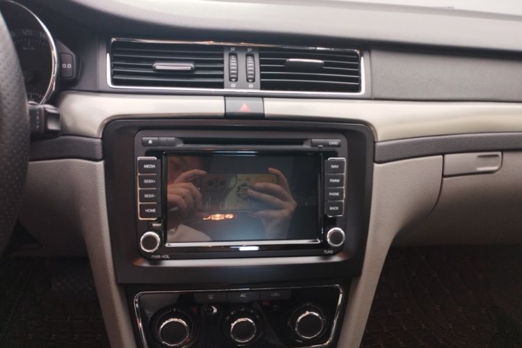 Used Skoda Superb 2013 1.4TSI DSG Sport Edition Audio And AC Panel