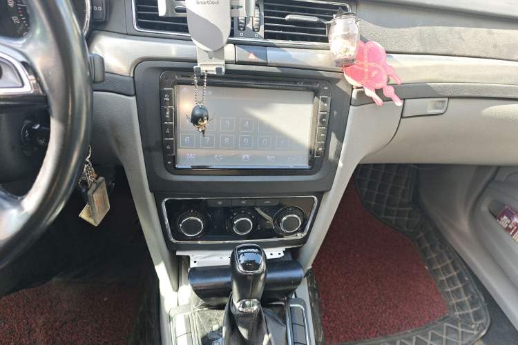 Used Skoda Superb 2013 1.8TSI Automatic MingShi Edition Audio And AC Panel