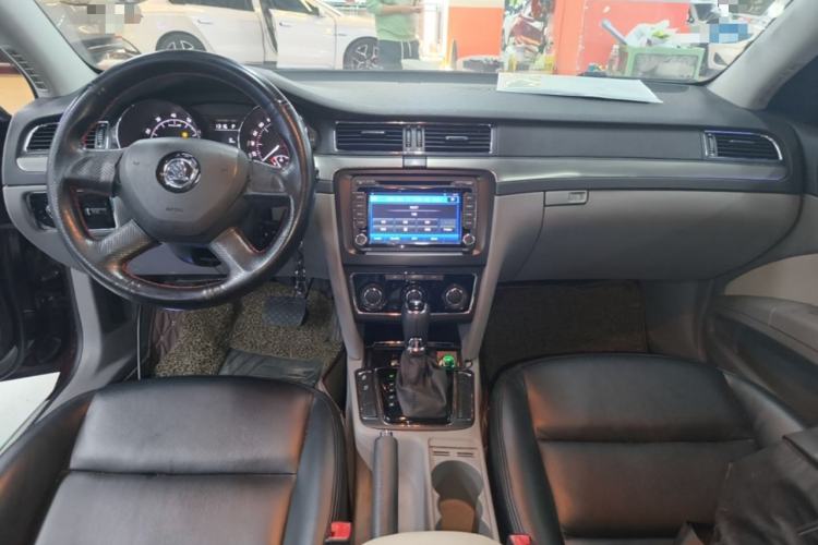 Used Skoda Superb 2013 1.4TSI DSG Sport Edition Center Console