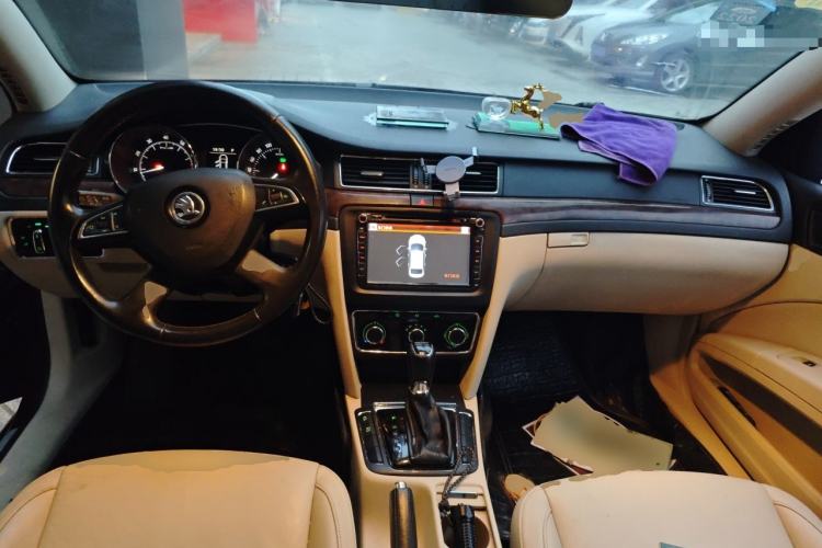 Used Skoda Superb 2013 1.8TSI Automatic MingShi Edition Center Console