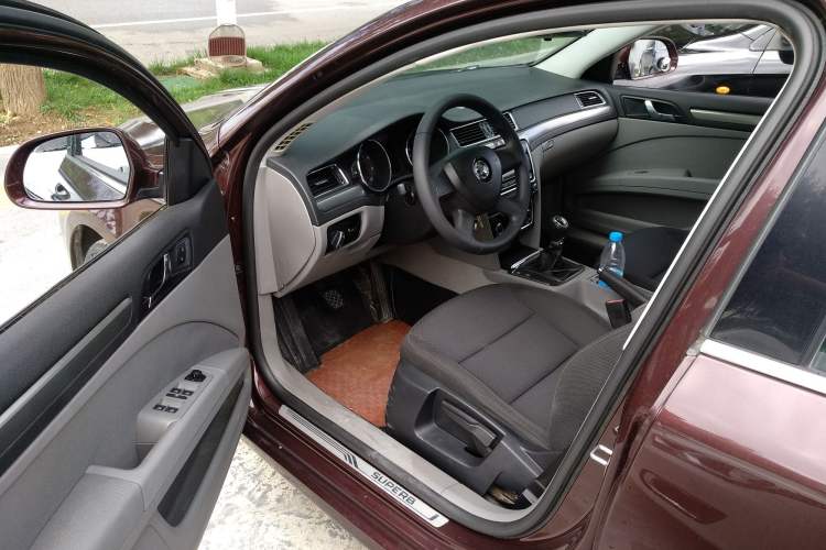 Used Skoda Superb 2013 1.4TSI Manual Shengshi Edition Driver Seat