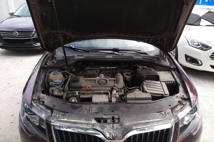 Used Skoda Superb 2013 1.4TSI Manual Shengshi Edition Engine Bay