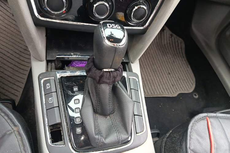 Used Skoda Superb 2013 1.4TSI DSG Sport Edition Gear Lever