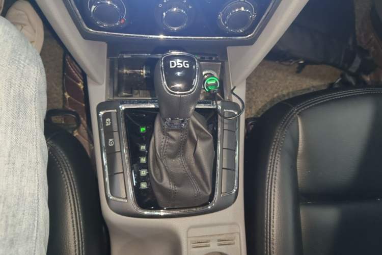 Used Skoda Superb 2013 1.4TSI DSG Sport Edition Gear Lever