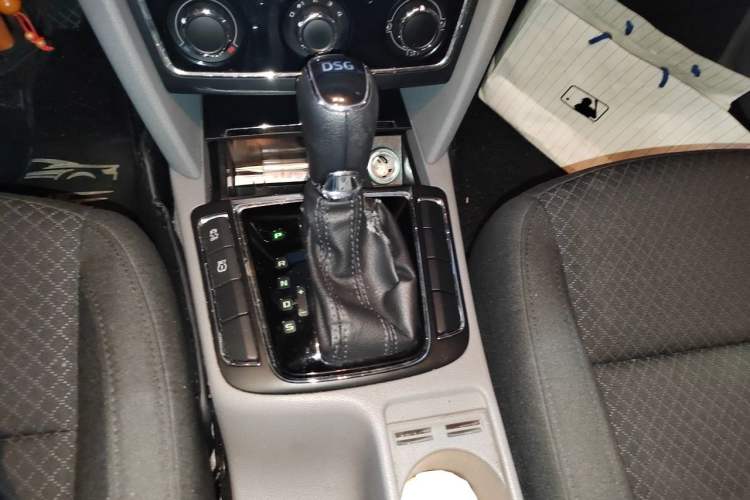Used Skoda Superb 2013 1.4TSI DSG Sport Edition Gear Lever
