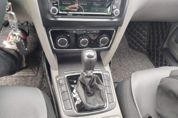 Used Skoda Superb 2013 1.4TSI DSG Sport Edition Gear Lever