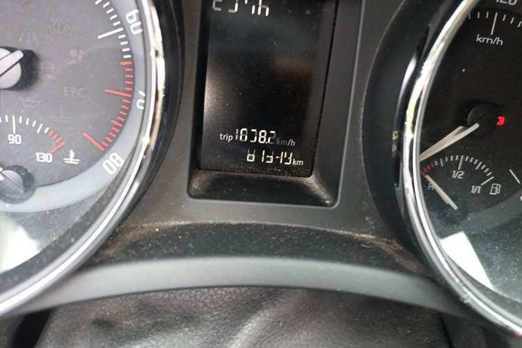 Used Skoda Superb 2013 1.4TSI DSG Sport Edition Odometer Close Up